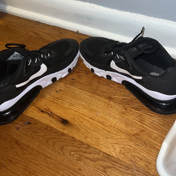 Nike Women’s Air Max 270 React - Picture 6 of 12